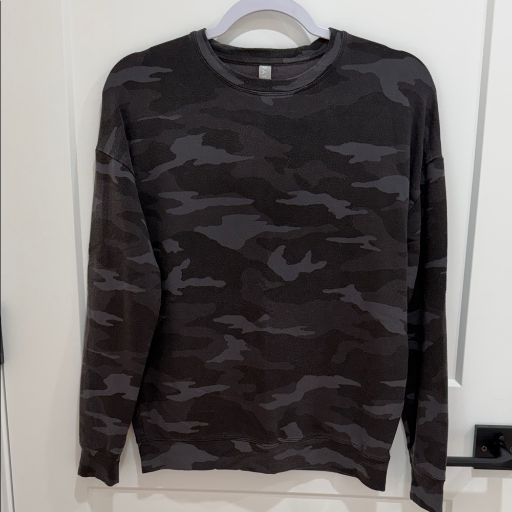 Athleta Black & Charcoal Camo Crewneck Top